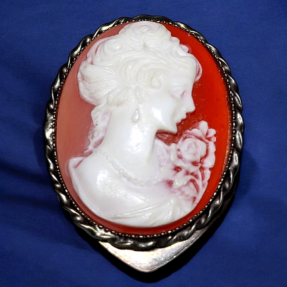 Vintage Resin Cameo Scarf Clip - Picture 2 of 6